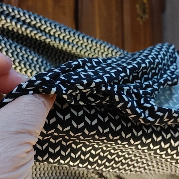 Women's Black & White Capris - Picture 5 of 7